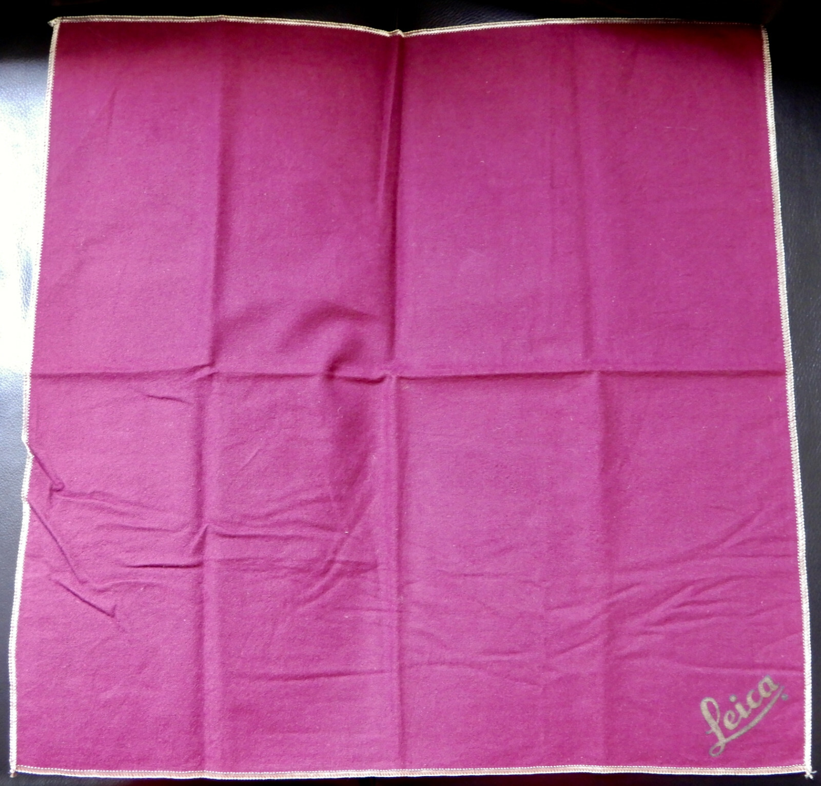 Vintage Leica Counter Cloth ……….. Very Rare !! ……….. MINT