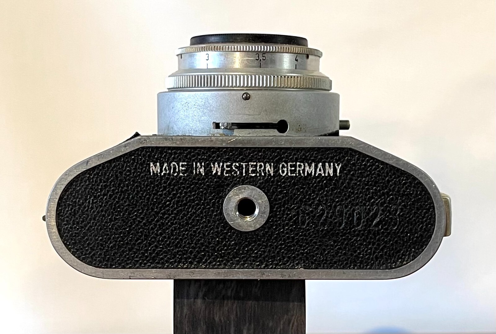 DeJUR D-1 Vintage Film Camera – with Susis 129 Tripod
