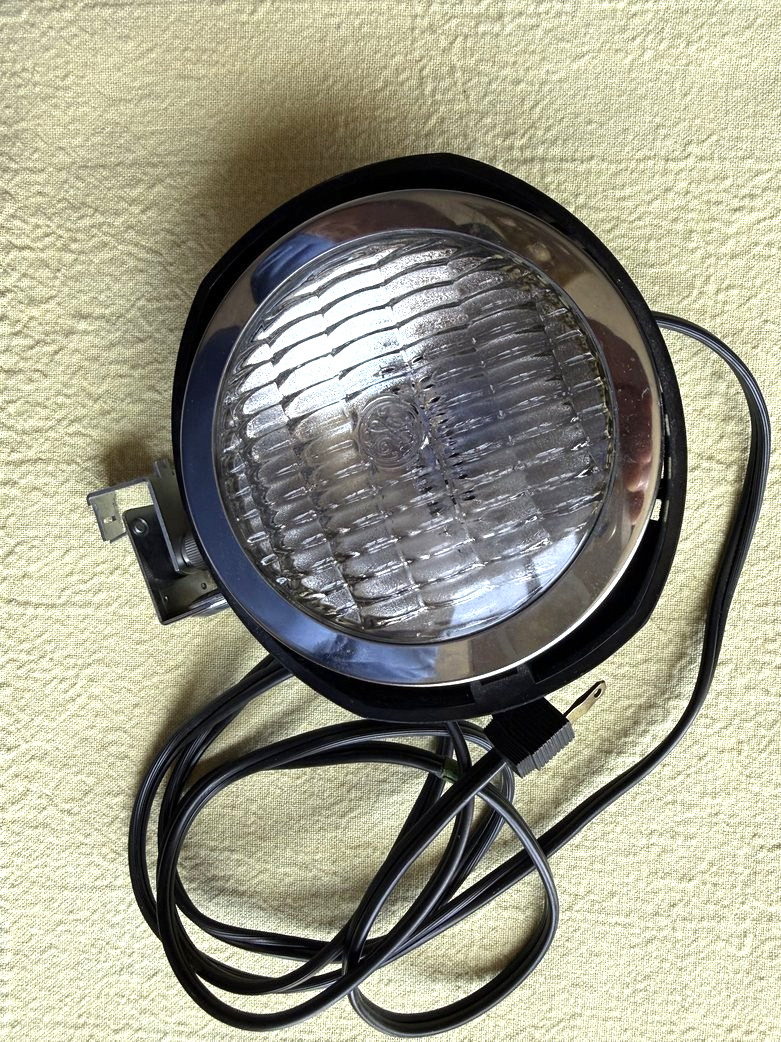 60’s Vintage BELL & HOWELL Movie Camera Light Lamp – 650 W. 120 V. – No. 41969