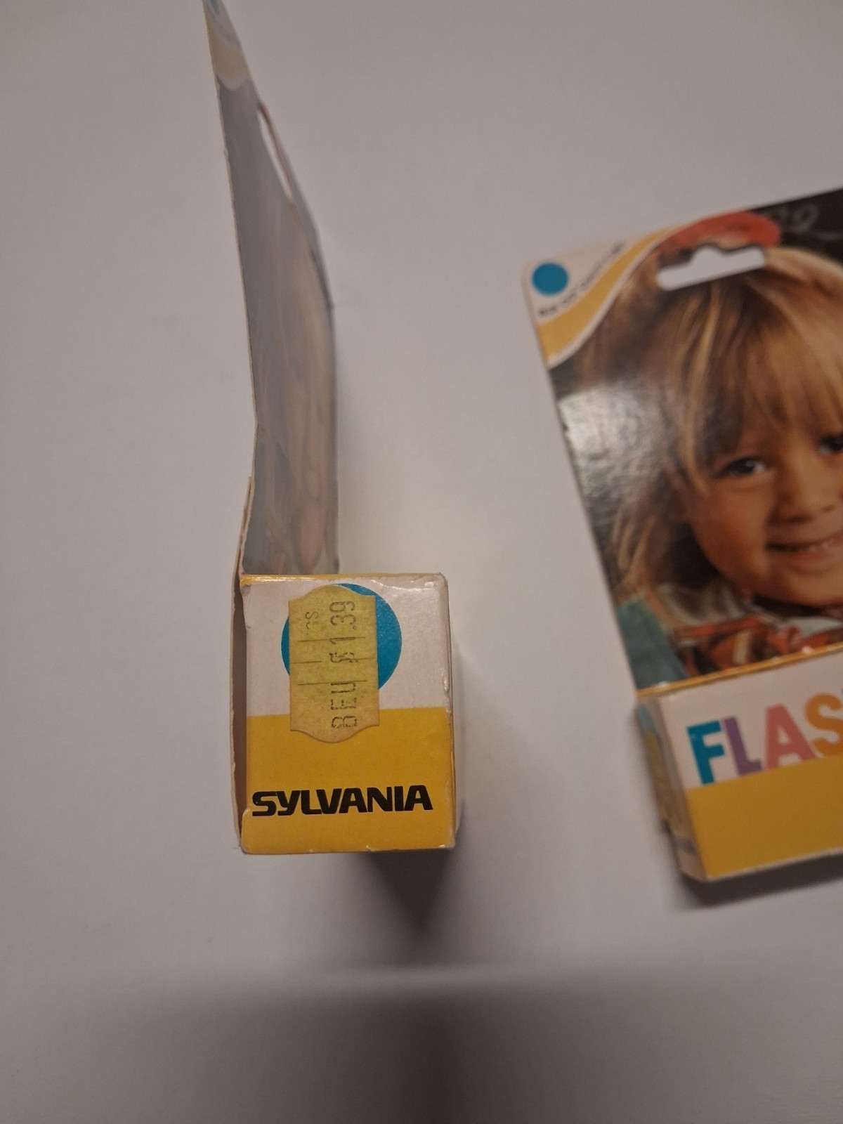 Vintage lot of two 3 Pack ( 12 Flash ) Sylvania Blue Dot Camera Flashcubes