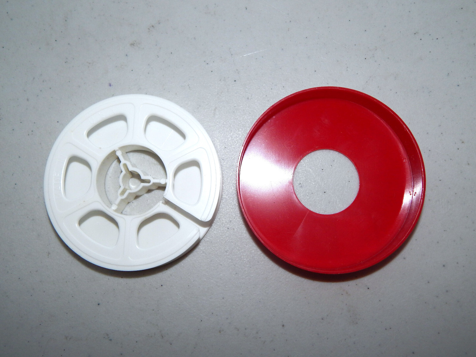 Vintage GAF Plastic Miniature Plastic Film Reel Case NO FILM 3″ (D) X 1/2″ (H)