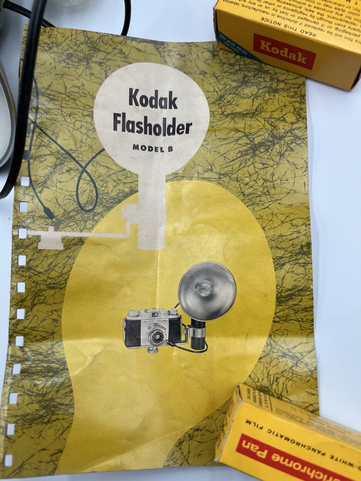 VINTAGE | Kodak Flasholder Model B Original Box Bulbs& extra parts NOT TESTED