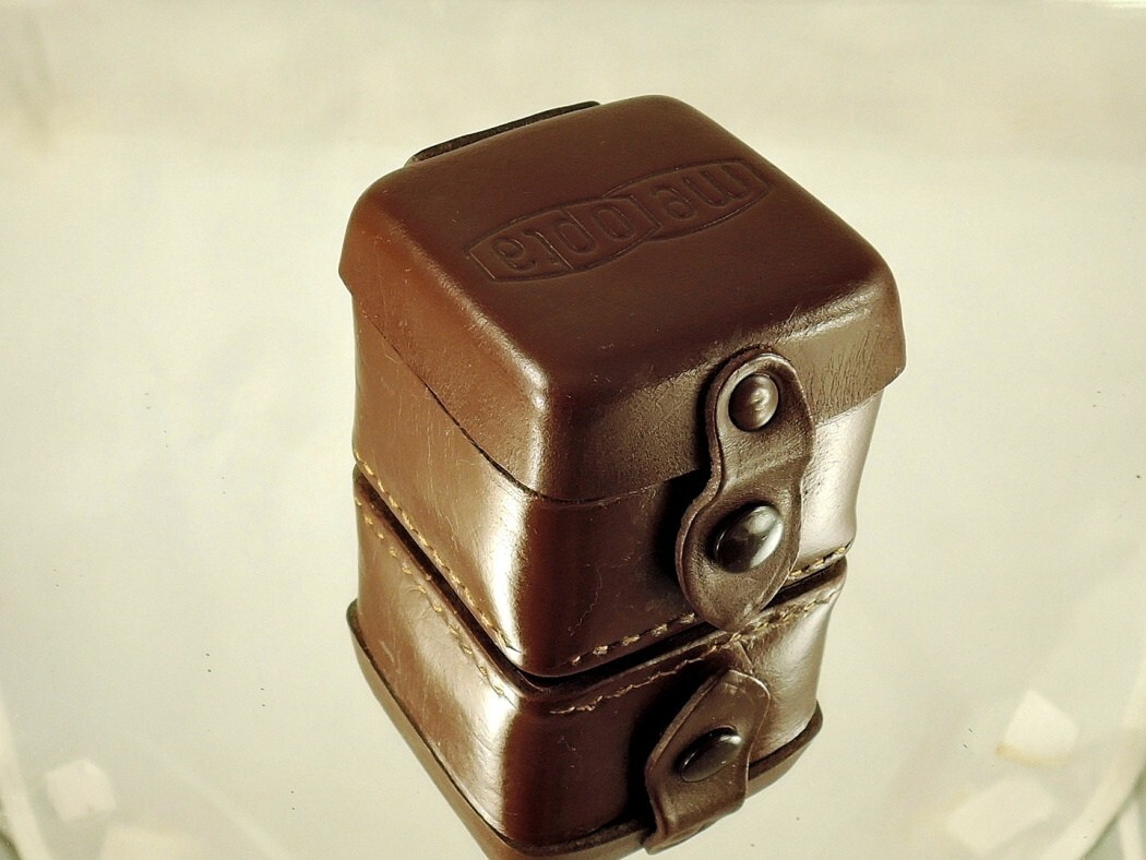 FLEXARET MEOPTA Leather box for a square lens hood B40 and four filters B36