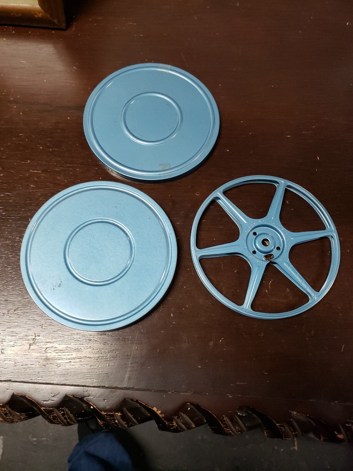Lot of 2 Vintage 5.25″ Super 8 & 6″ Compco Metal 8mm Film Reels w Canisters