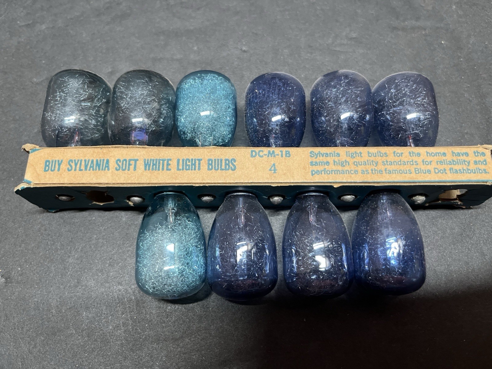 Vintage Sylvania Blue Dot Flashbulbs M3B with Original Packaging/Partial Box