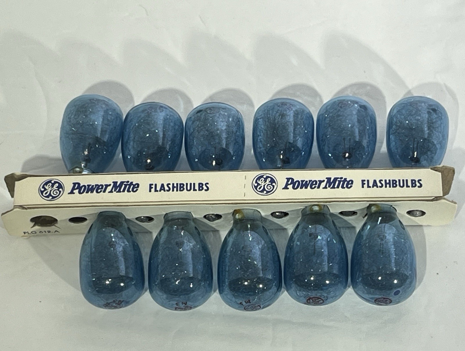 Vintage GE M3B Blue Bulbs RHENIUM 11 FLASH Bulbs Open Box MOVIE PROPS USA