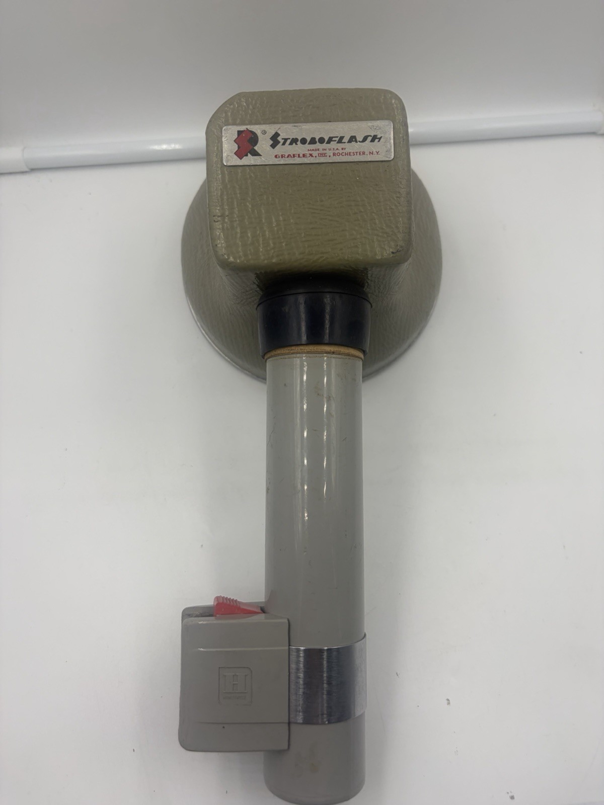 Vintage Graflex Flash in Good Condition – Aluminum and Gray  Untested As Is