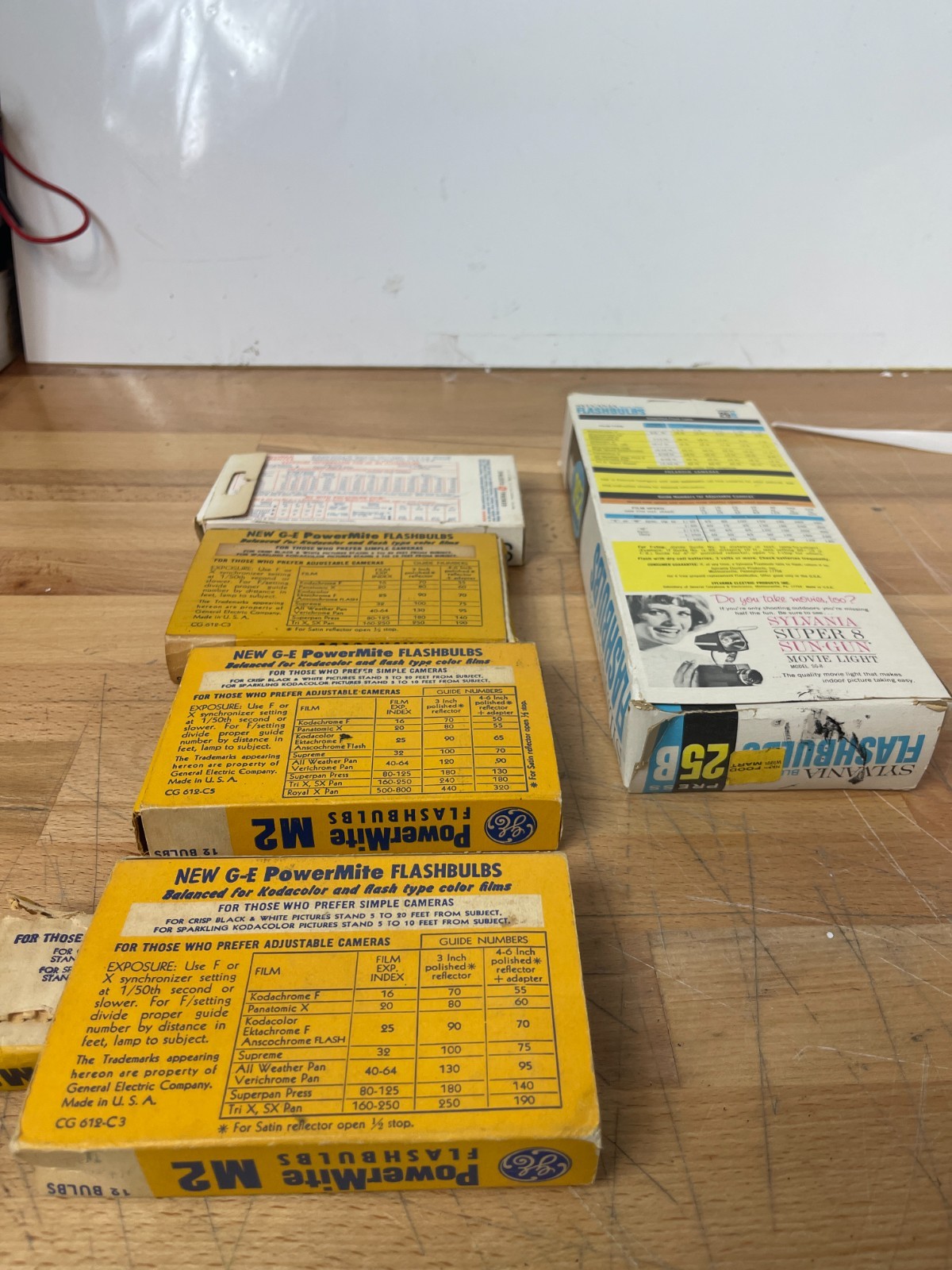 Vintage Flashbulb Lot GE PowerMite M2 M3 & Sylvania Blue Dot 25B Camera Bulbs