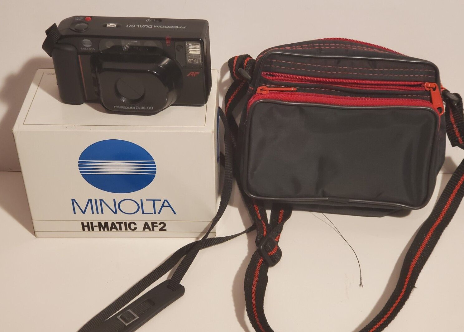 VINTAGE MINOLTA FREEDOM DUAL 35 MM CAMERA WITH CARRY CASE UNTESTED AS-IS