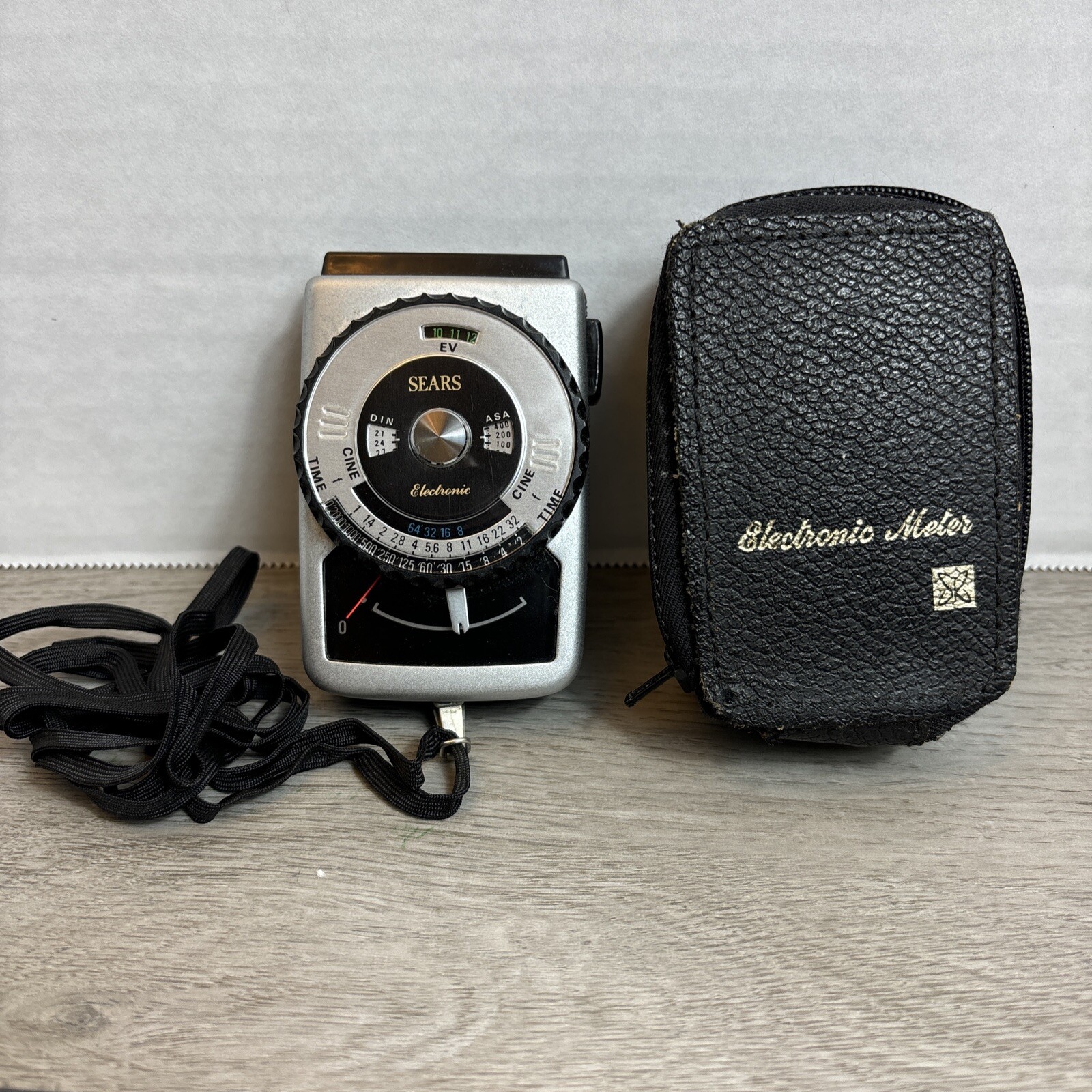 Vintage SEARS Electronic Light Exposure Meter With origional case Case