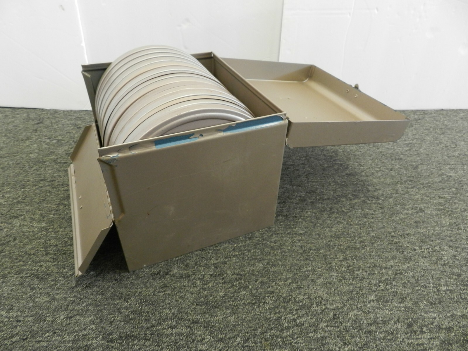 12 Sherer 7″ 8mm Reels w/ canisters in Metal Case