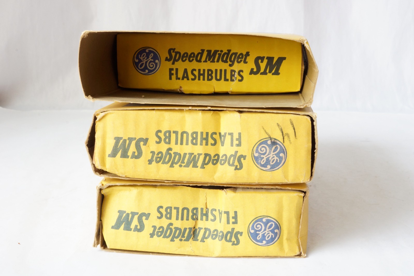 Vintage GE Speed Midget SM Blash Bulbs Unused in Box 32 Bulbs