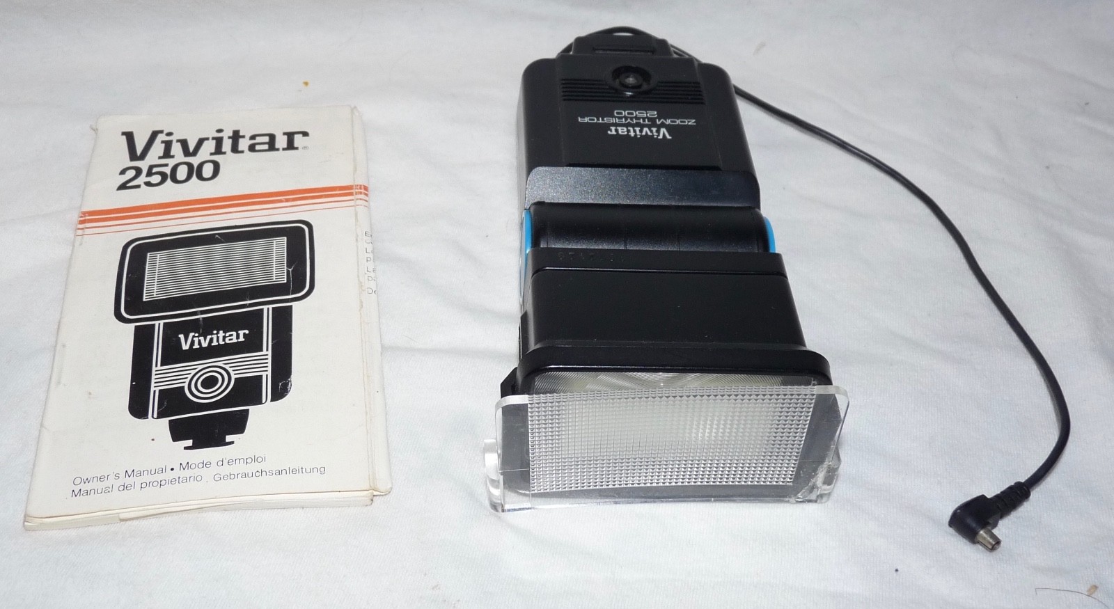 1980s Vivitar Zoom Thyristor Electronic Flash 2500 w/ Instructions