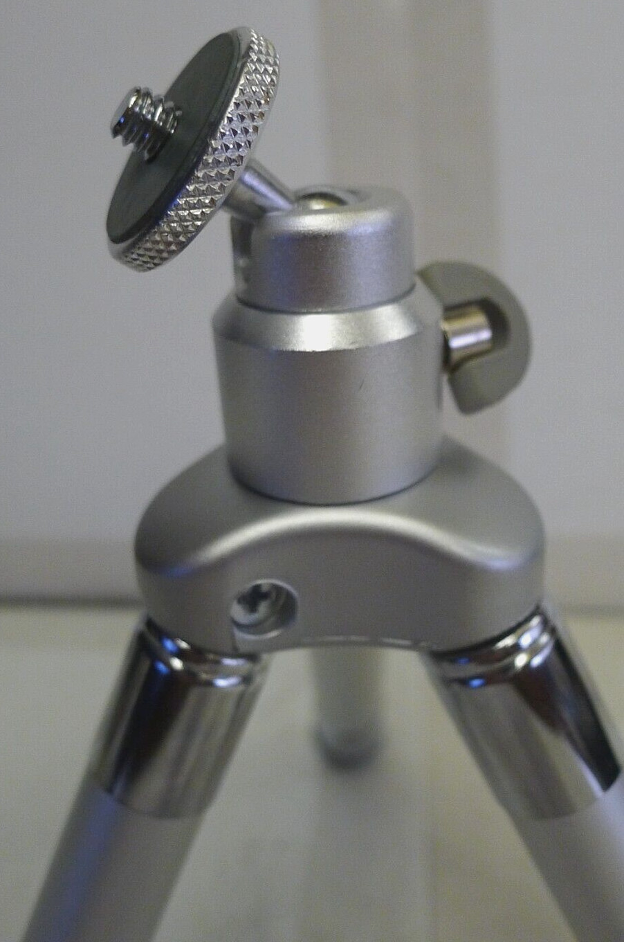Sunpak Platinum Plus Mini-D Portable Adjustable Hight Tripod – Used