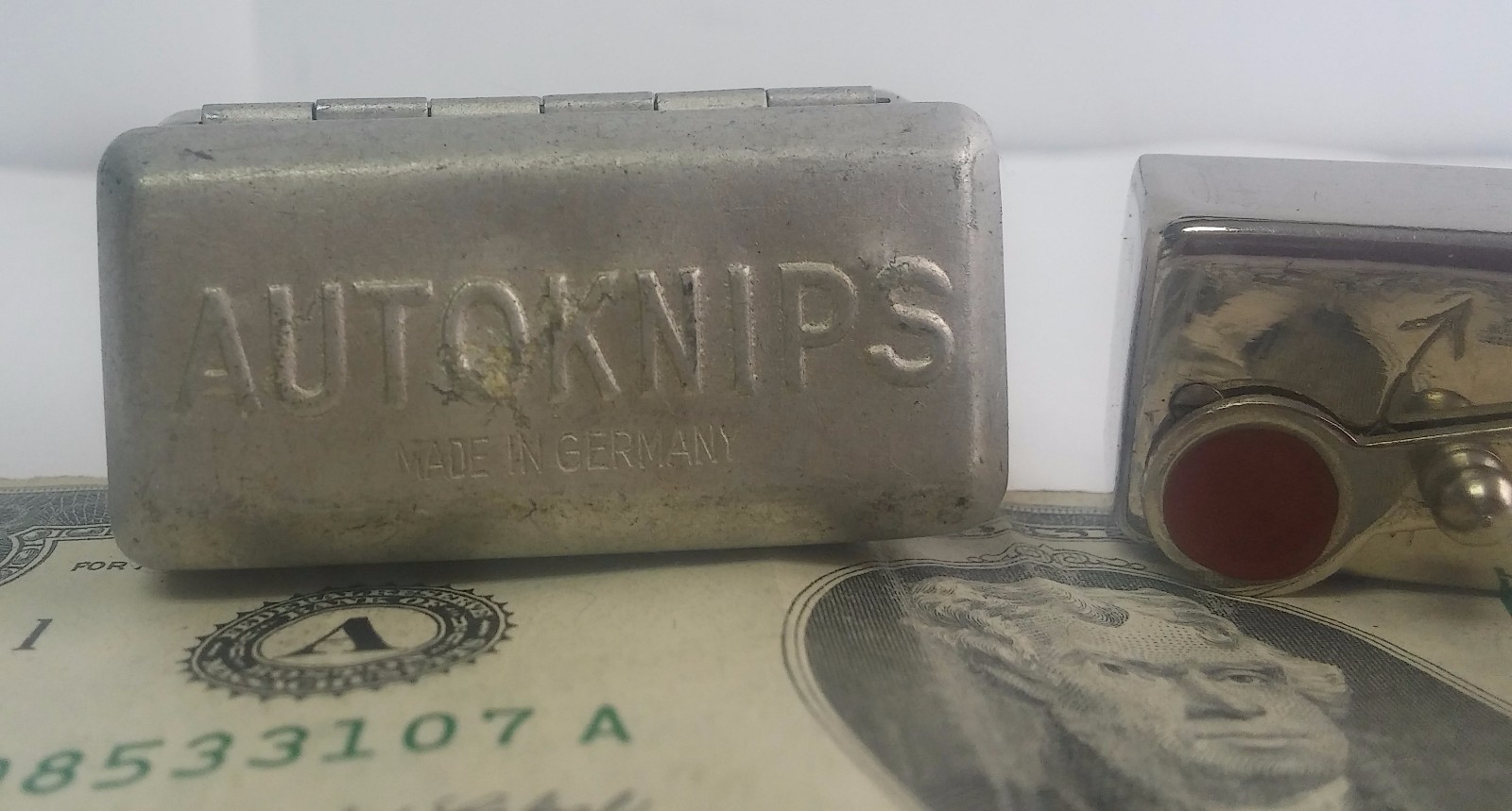 Vintage AUTOKNIPS Germany photography timer in original tin case great condition
