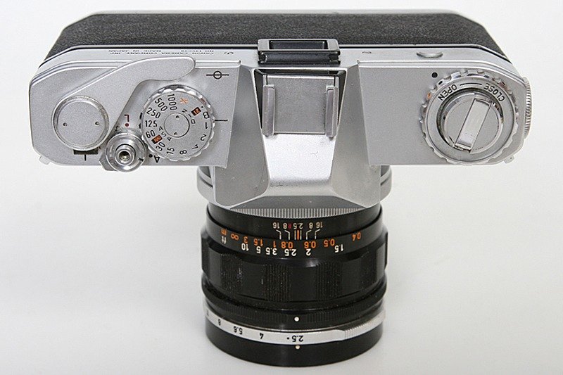 Canon Pellix 35mm SLR Camera With Canon FL 35mm f2.5 Lens
