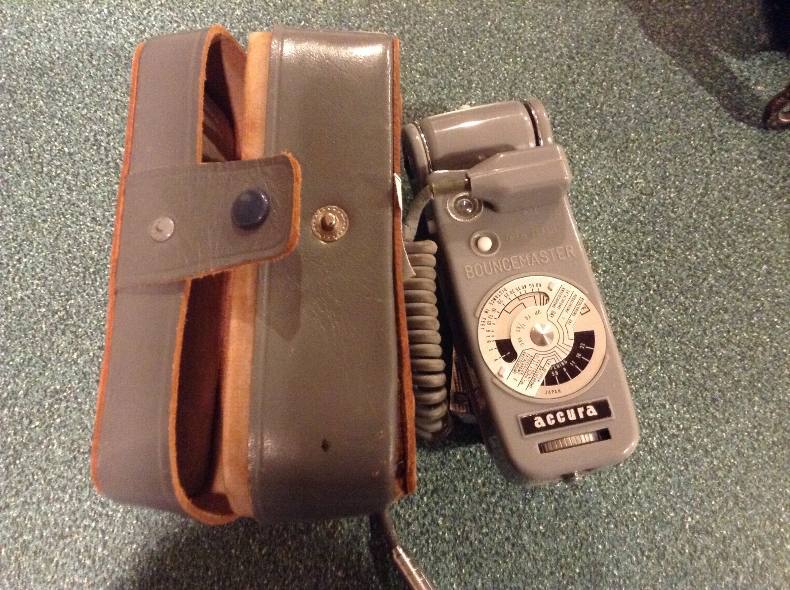 Vintage Accura Bouncemaster Flash With Cord & Case