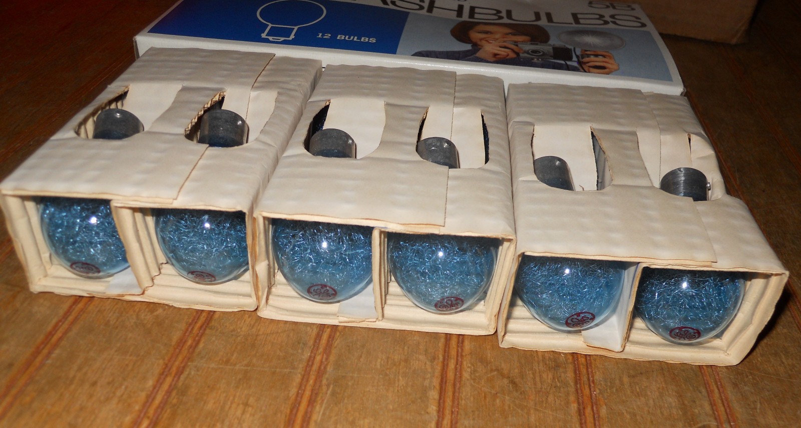Vintage General Electric GE 5B Flash Bulbs For Camera Blue Box of 12+2 Unused