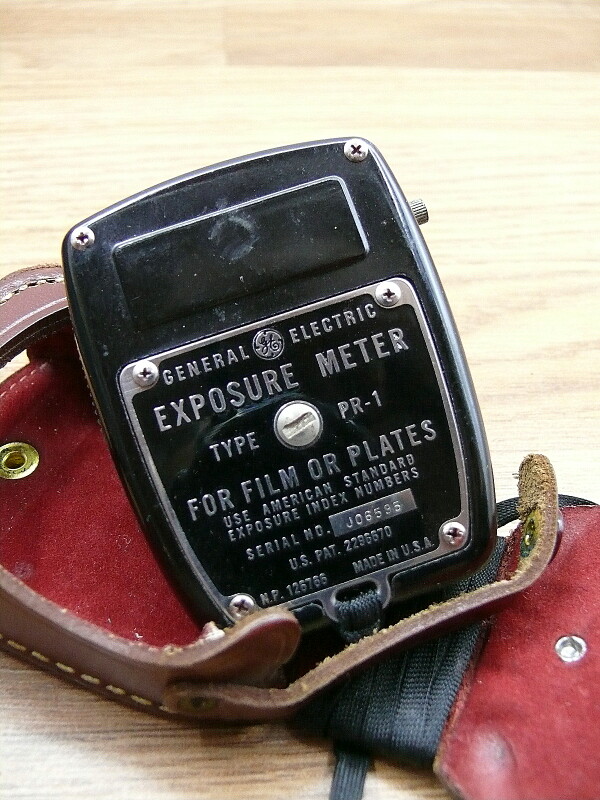 GE Type PR-1 light meter w/ case. Works !