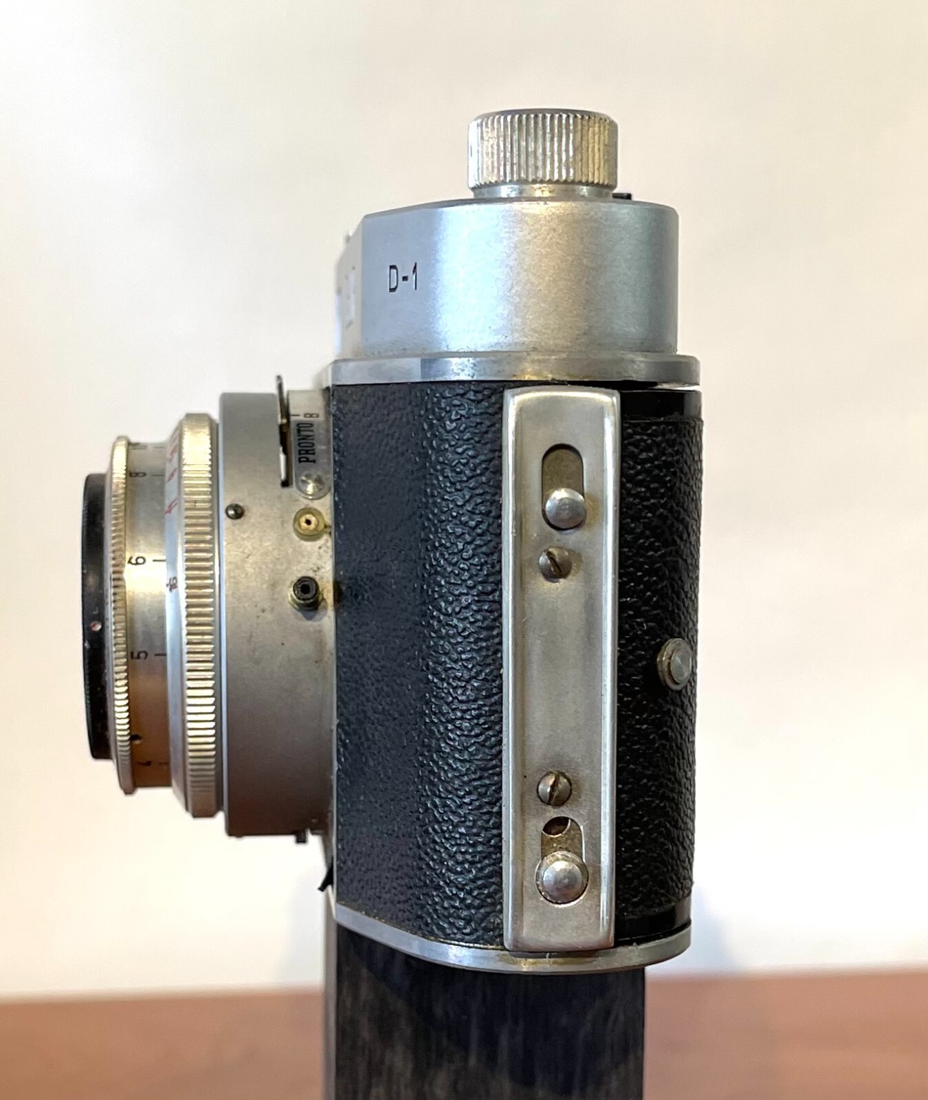 DeJUR D-1 Vintage Film Camera – with Susis 129 Tripod
