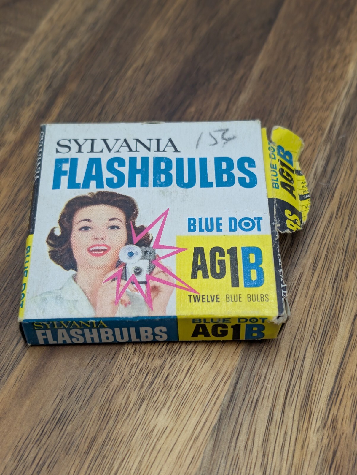 Vintage AG-1B AG 1B Flash Bulbs GE and Sylvania Mixed Lot 46 Total Bulbs