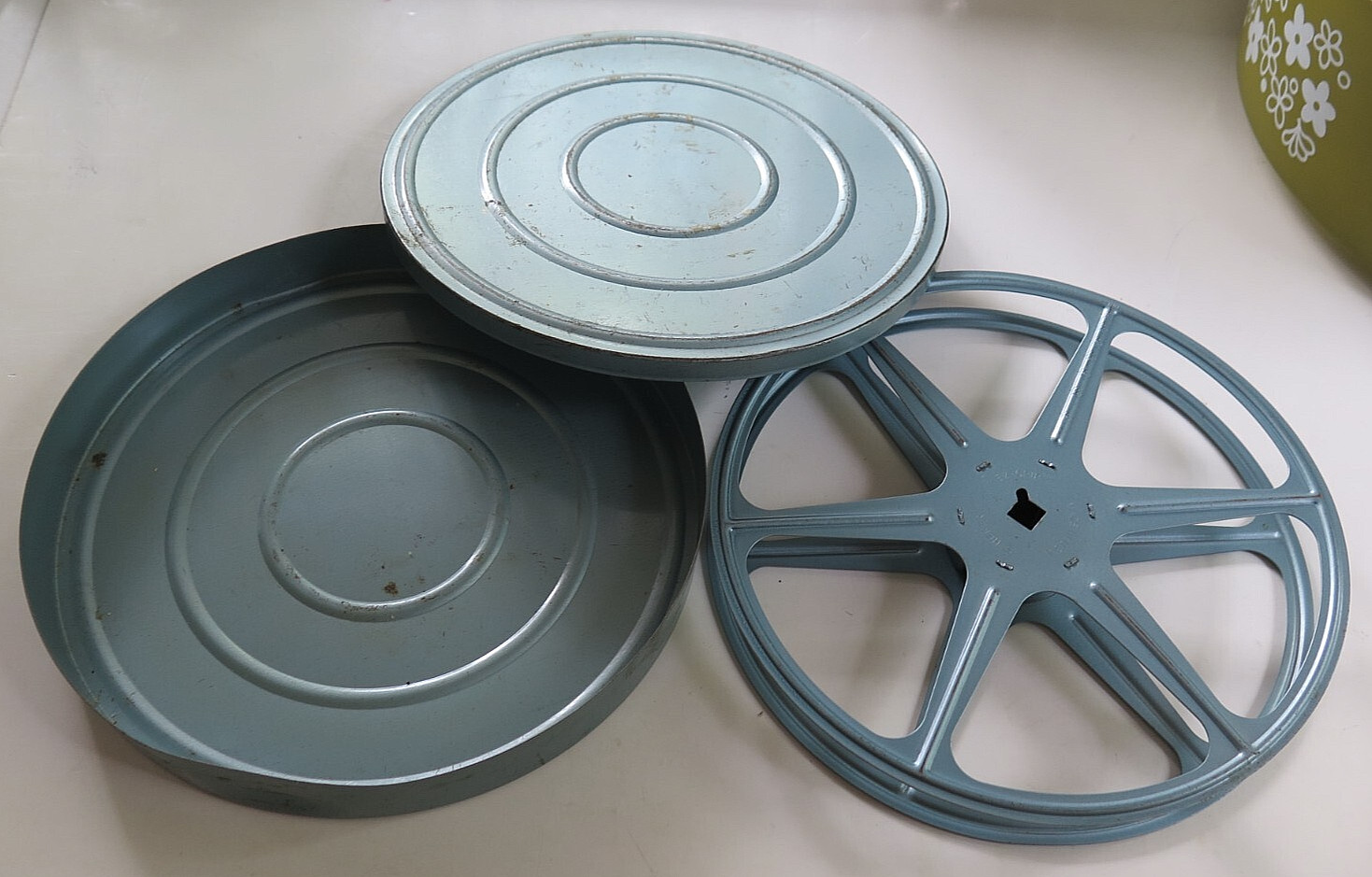 8mm Blue Metal 7″ Diameter Film Case w/Empty Reel S HERER EZ-GRIP MADE IN USA