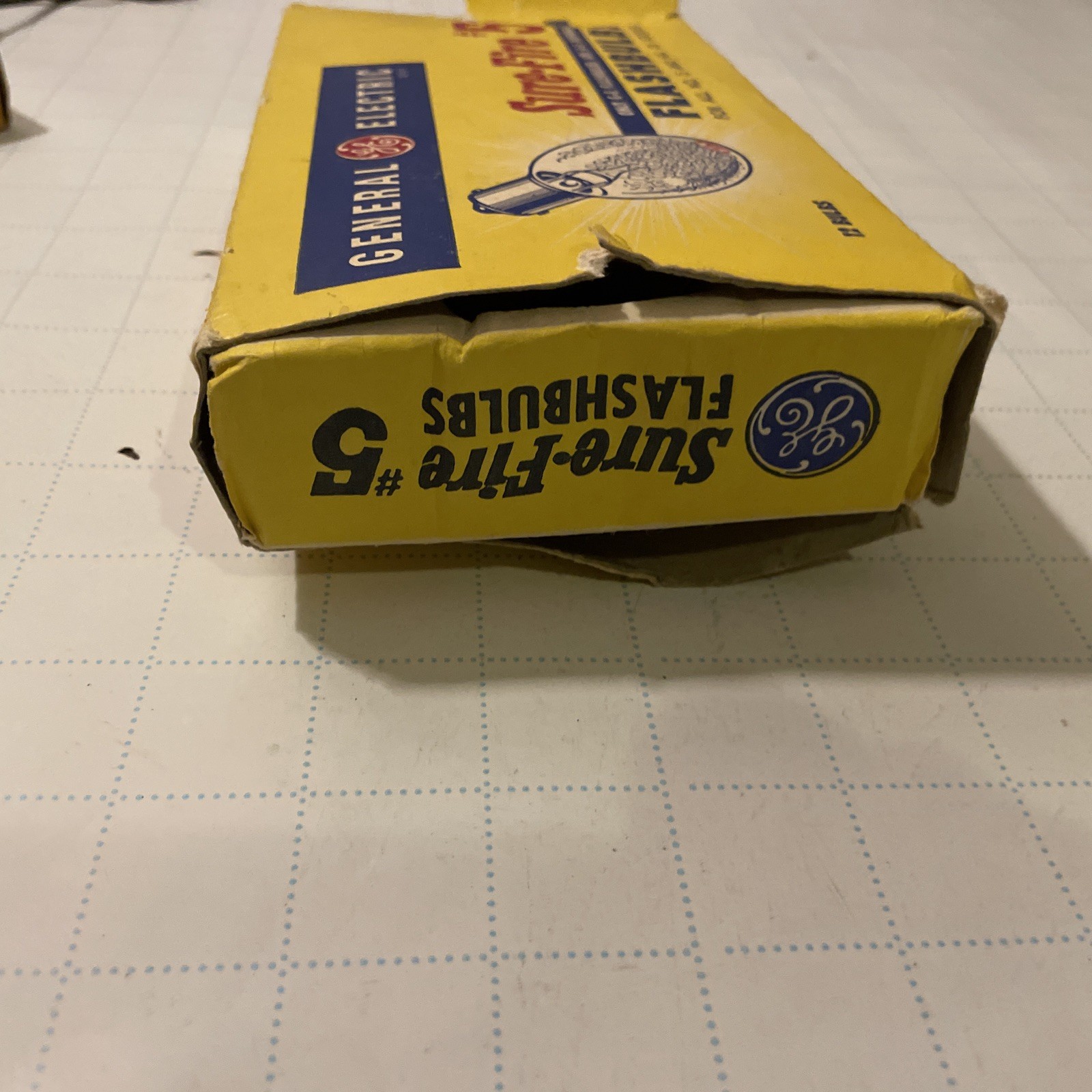 Flashbulbs Type SM Speed Midget, vintage film camera, General Electric 7 bulbs