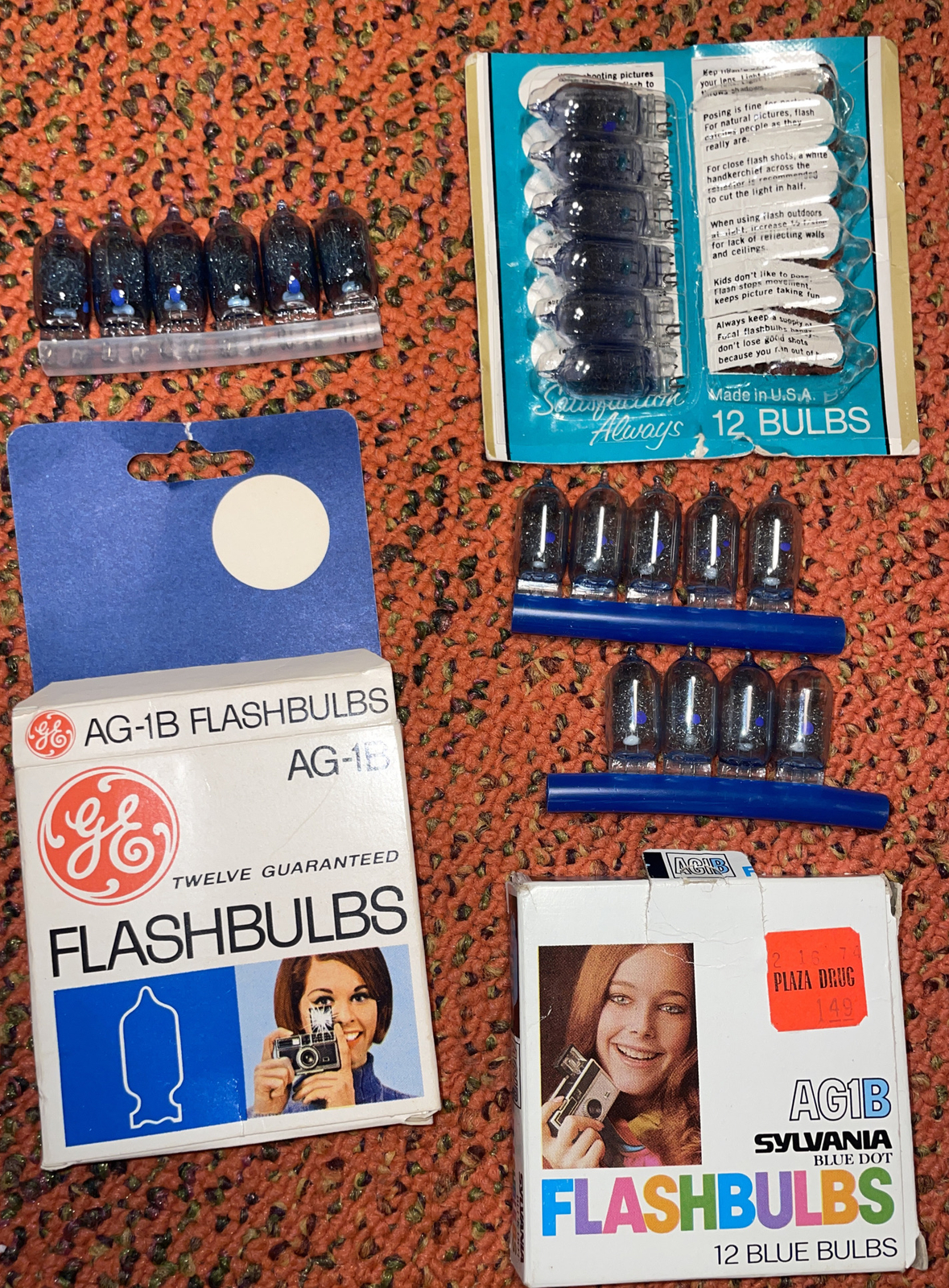 LOT of Vintage Camera Flash Bulbs Cubes Sylvania AG1B Sunpak Filter Kit ECT Read