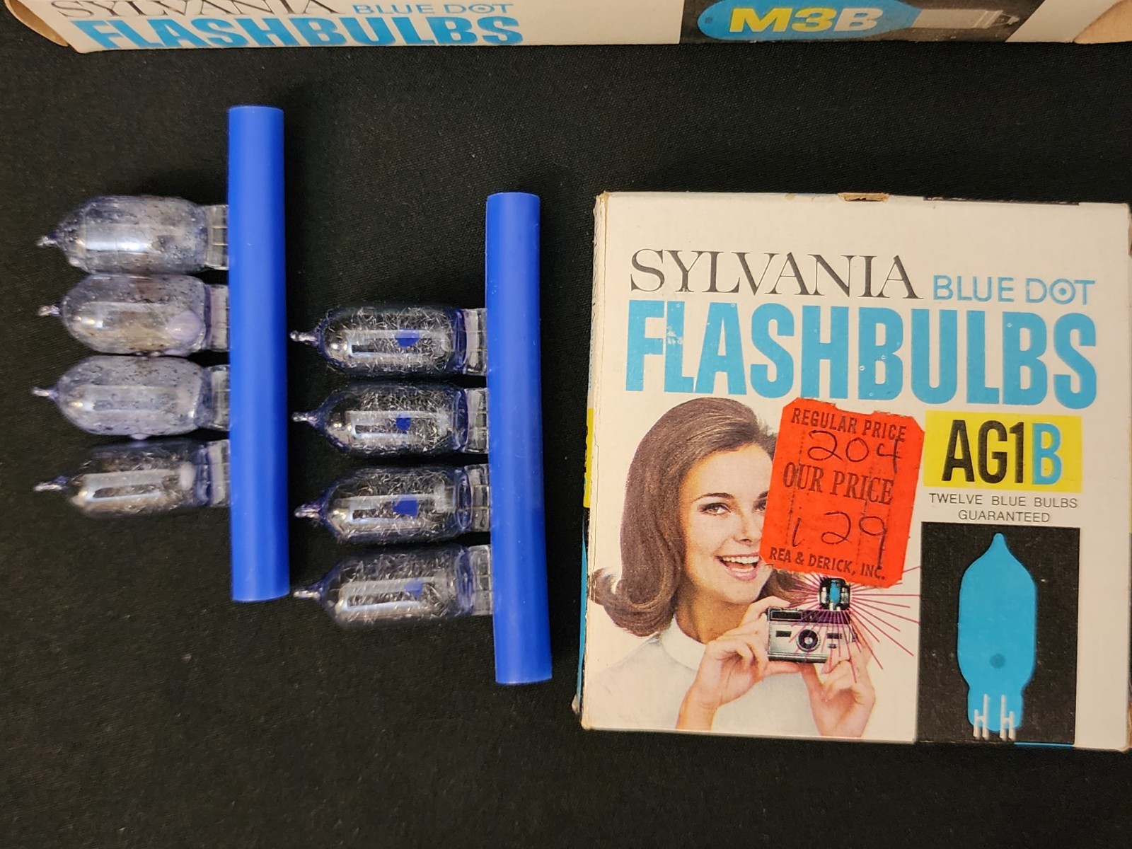 Vintage Sylvania Blue Dot Camera Flashbulbs AG1B x6 M3B x5 B55