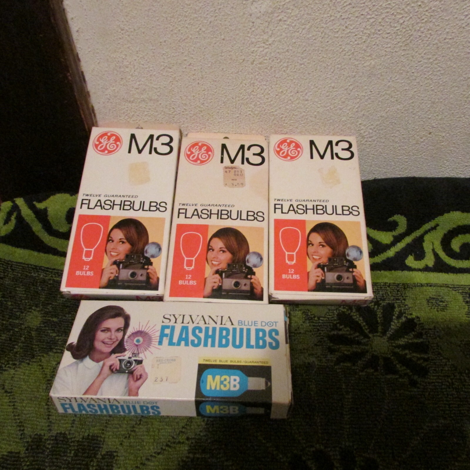 4 Boxes (40) GE/ Sylvania Flashbulbs. M3/ M3B Blue Dot