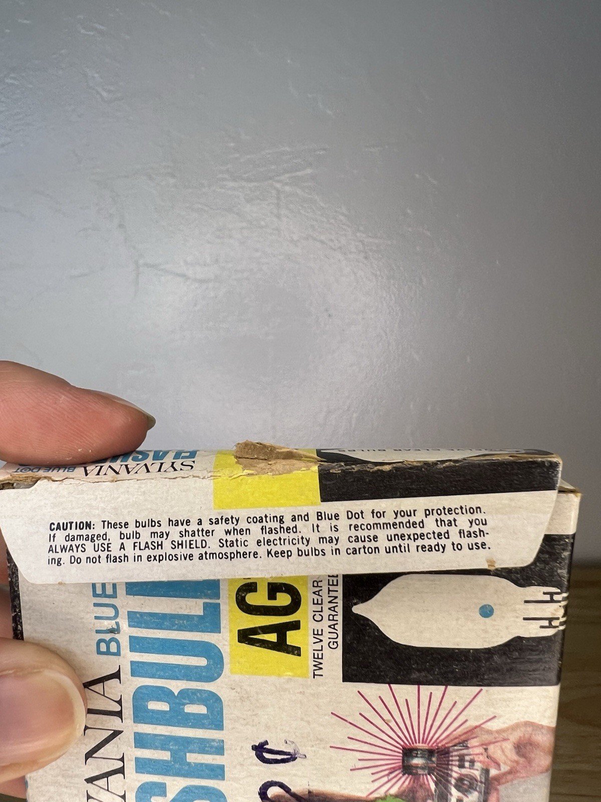 Vintage Sylvania AG-1/AG-1B Blue Dot Replacement Flashbulbs 16 Clear 16 Blue