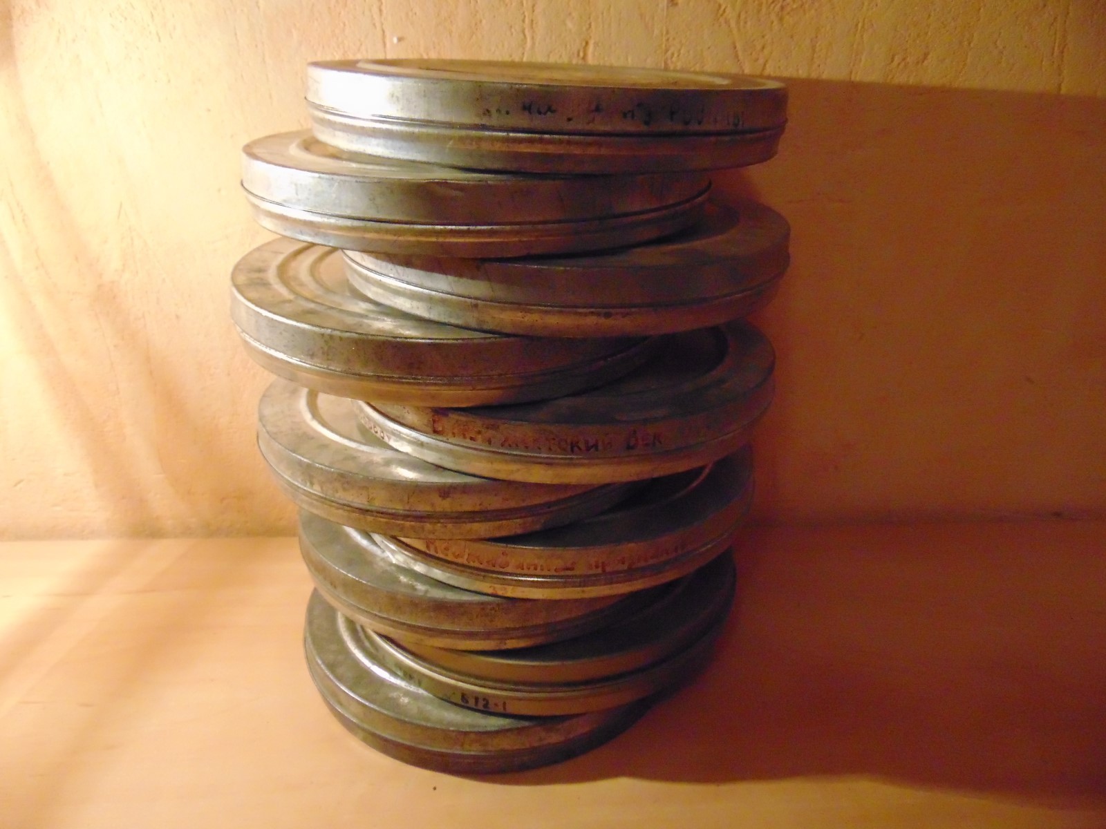 10 pc empty 16mm Metal Film Cans 7″ 400ft Cinema Movie Reel Storage Tin Vintage
