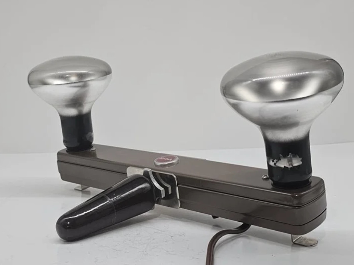 VtG Kodak Brownie 2 Lamp Movie Light Bar w/Handle -Model 1 no 77T Org Box- WORKS
