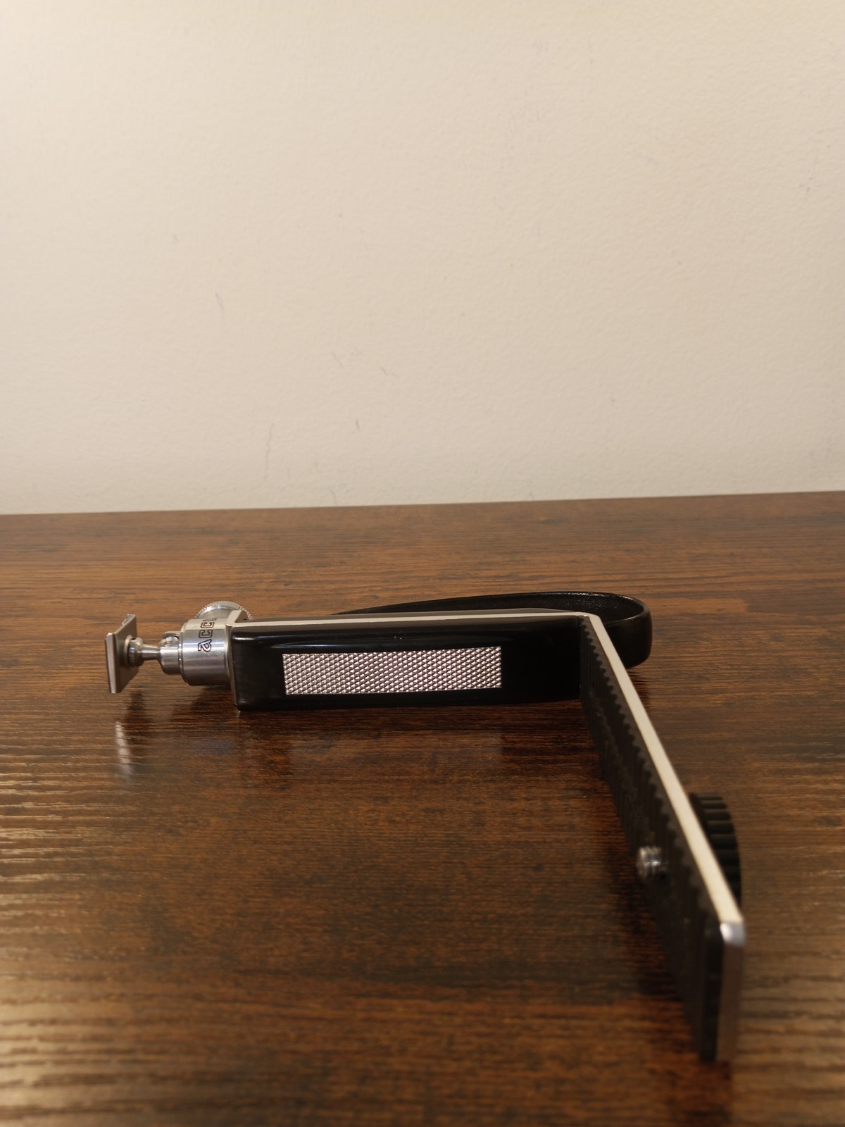 Accura Vtg Camera Body Grip W/Flush Mount For Medium Format Cameras Accugrip