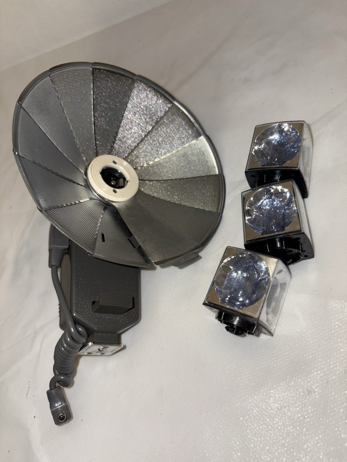Vintage Sunset Brand Camera Flash With 3 Bulbs. Unknown Condition