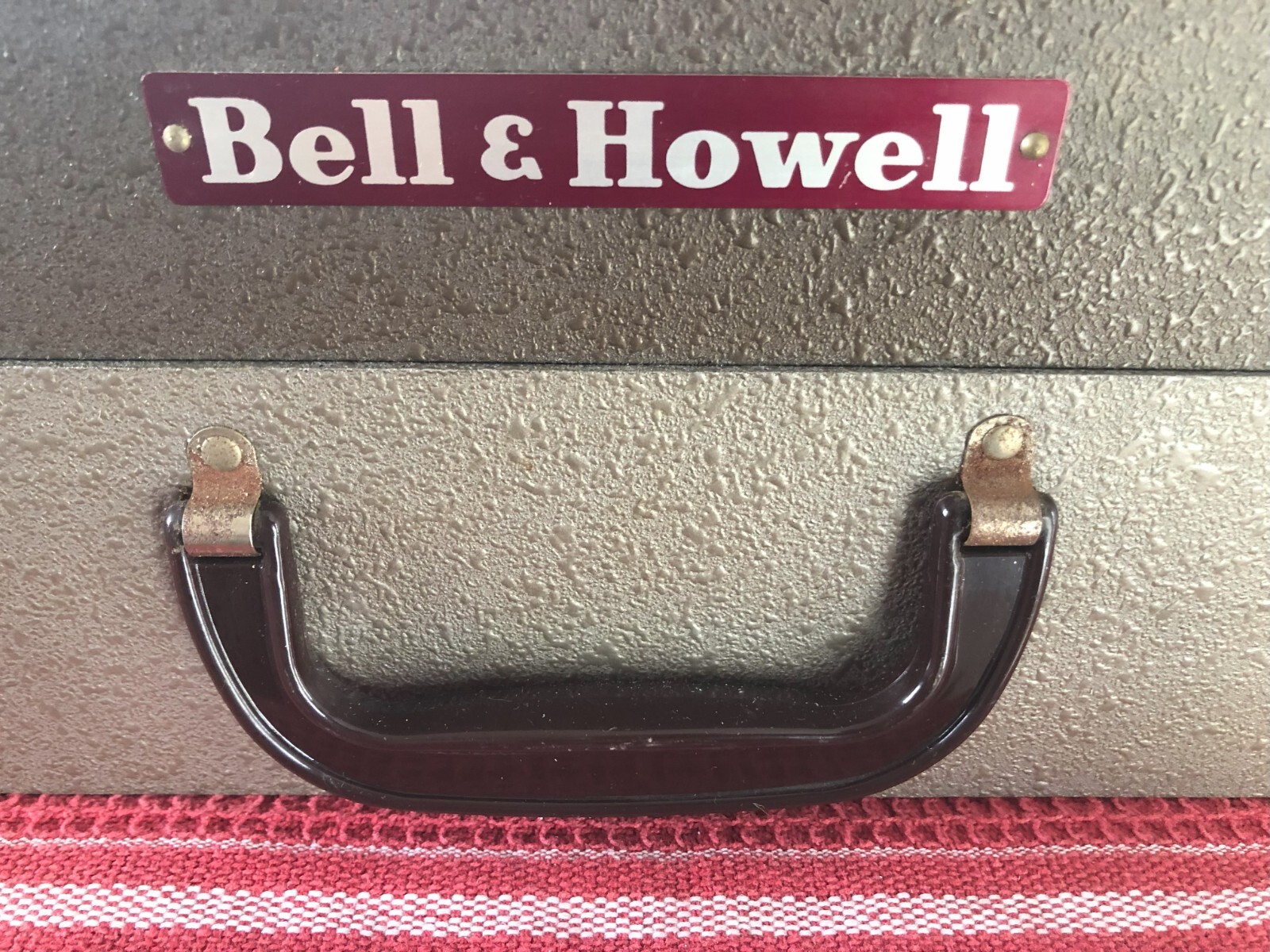 VINTAGE 1960’s BELL & HOWELL INDOOR LIGHT BAR w/ ORIGINAL STORAGE CASE (MINT)