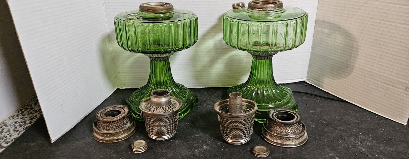 Lot Of 2 VTG 30s Aladdin Nu-Type Model BGreen Oil Lanterns See Pics Great Vtg Co