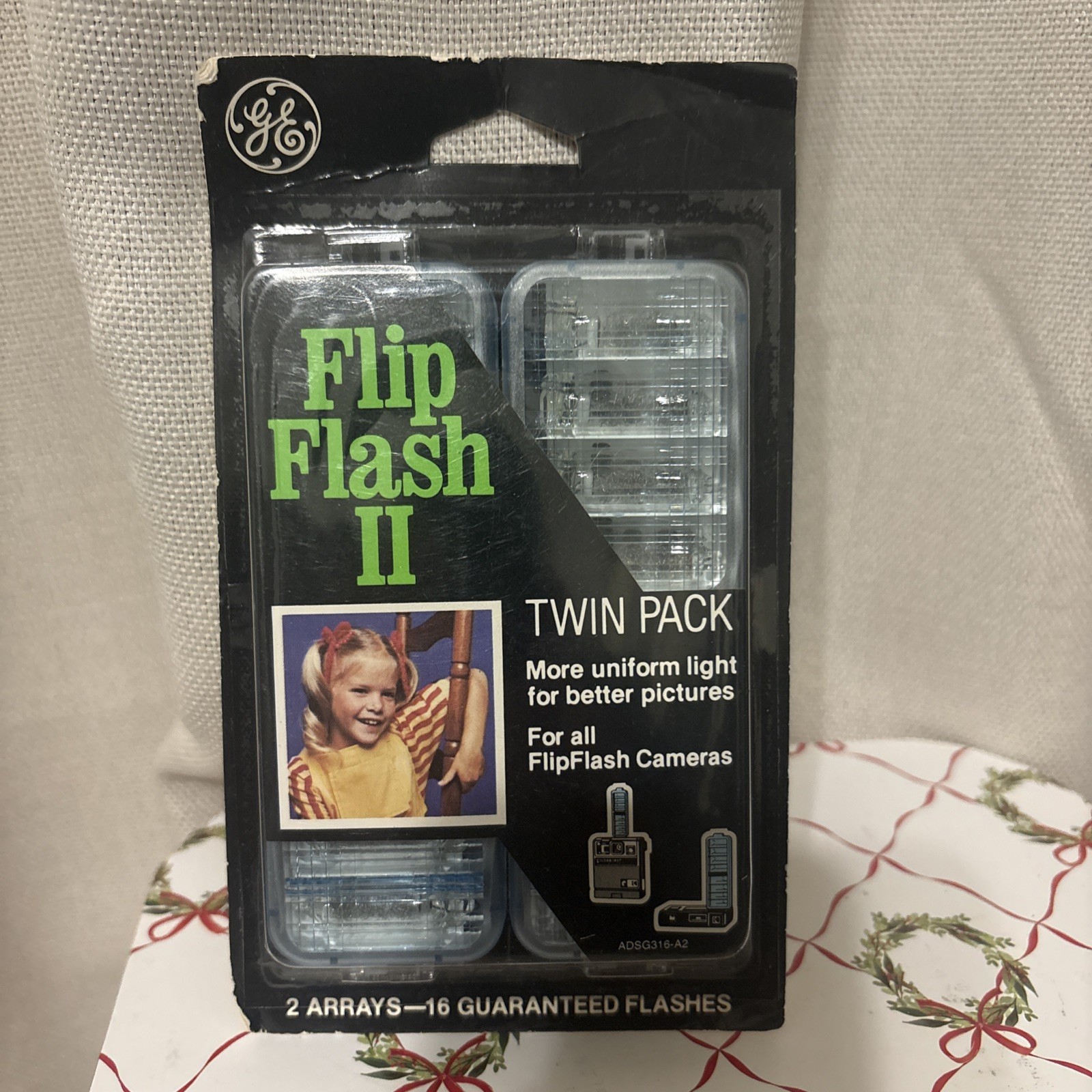 GE Flip Flash II Twin Pack Original Packaging 16 Flashes New Old Stock