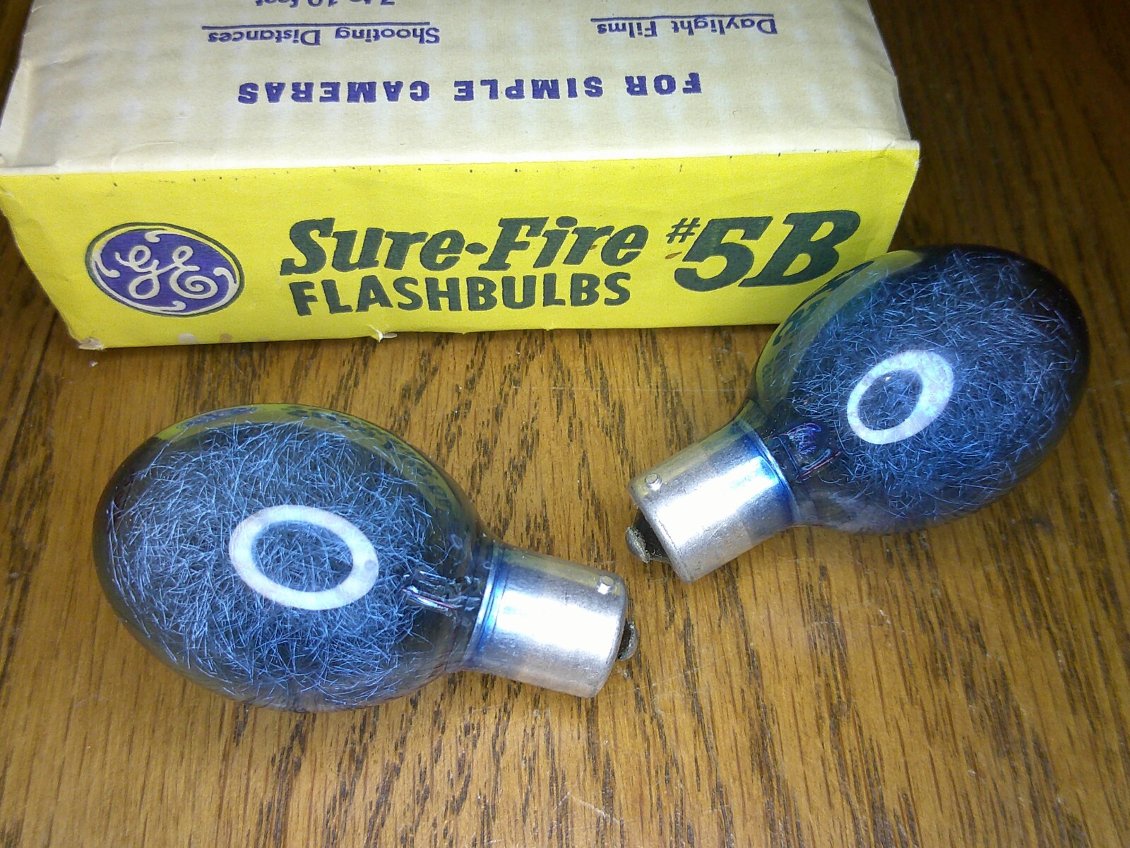 Vintage General Electric flashbulbs sure-fire # 5B in original box 12 bulbs Z18