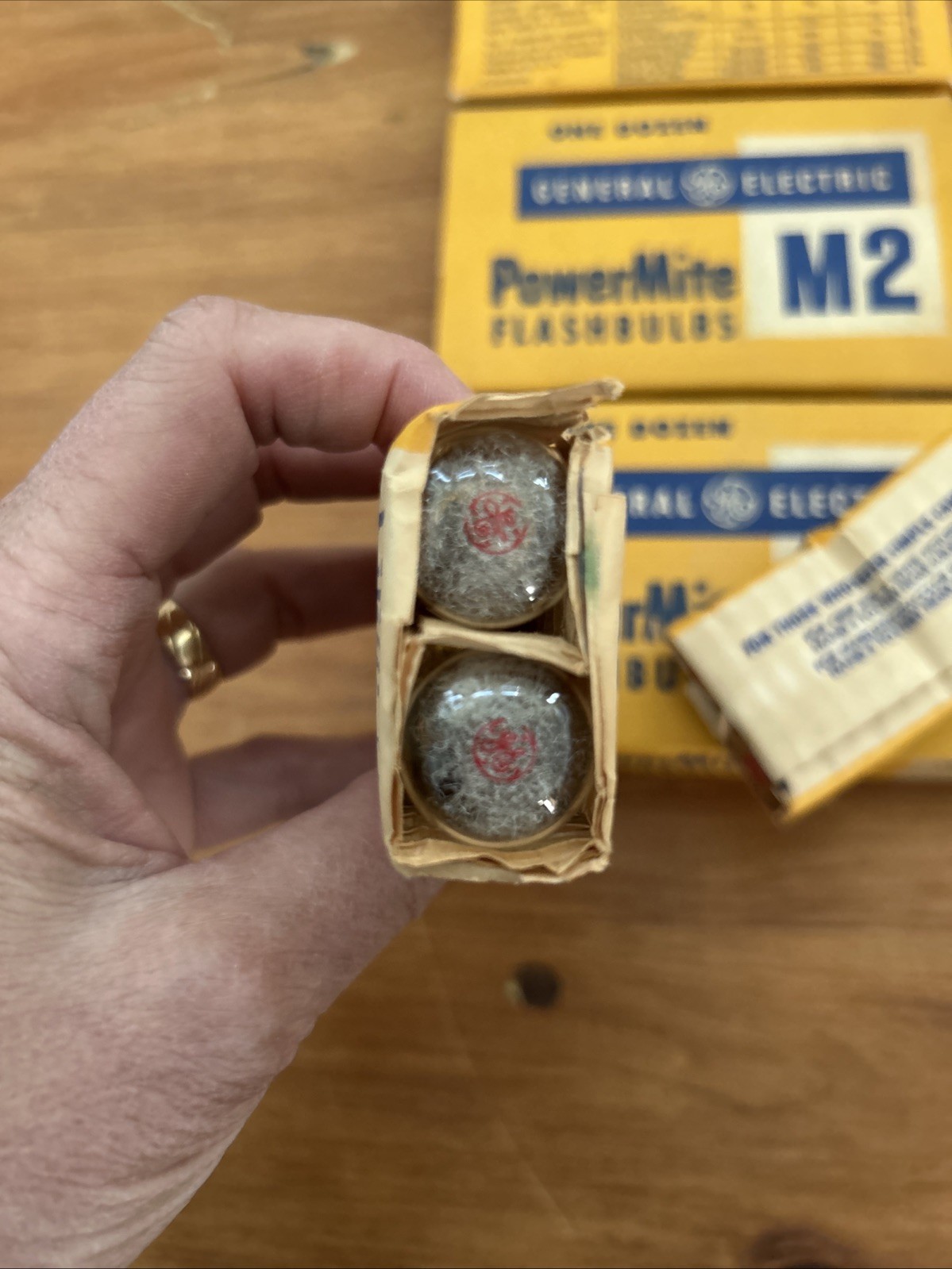Lot 2 1/2 Boxes Of Vintage GE General Electric M2 PowerMite Flashbulbs Total 31
