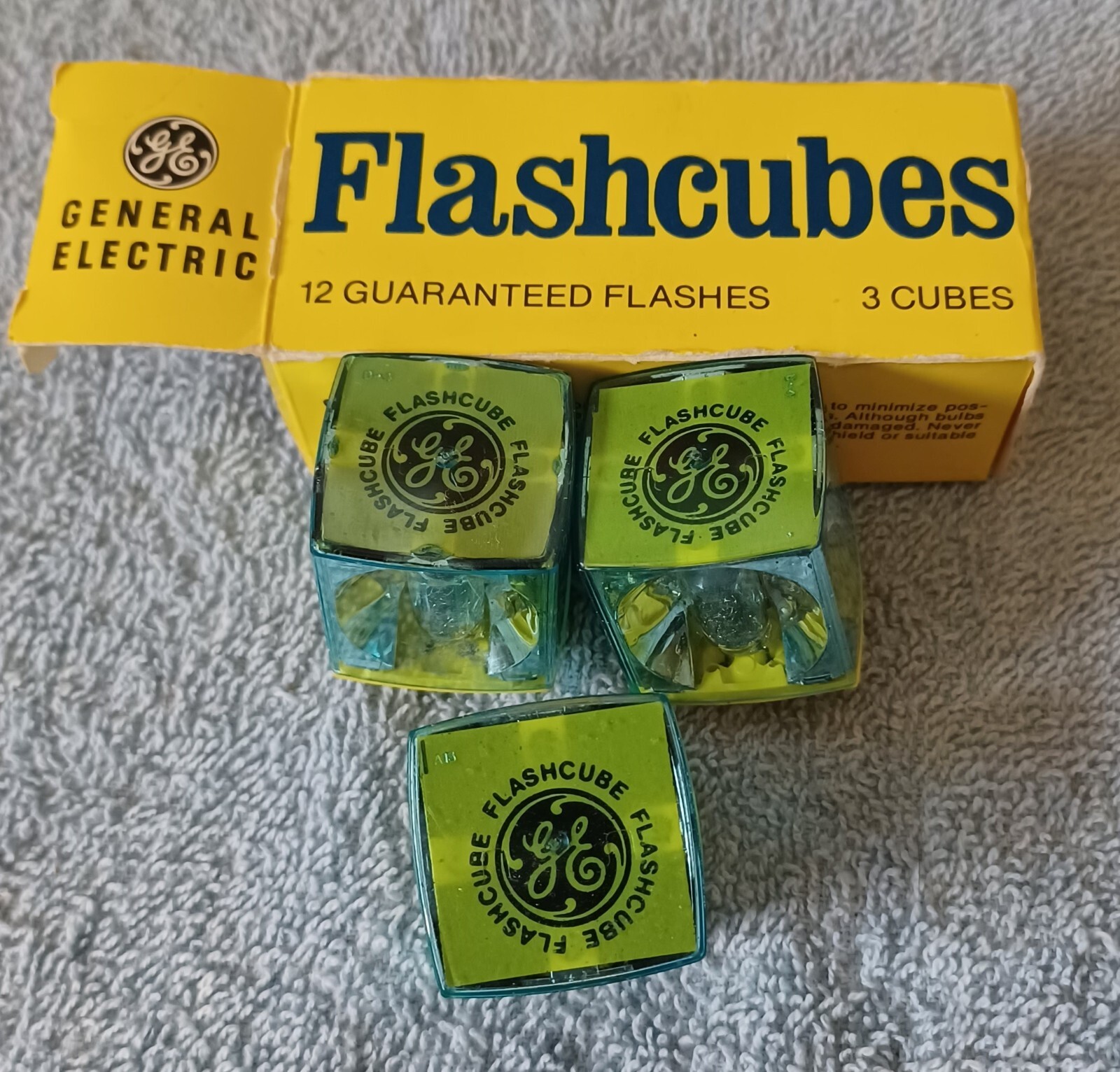Vintage Flash Cubes Lot – Sylvania Blue Dot and General Electric 6 Cube Lot