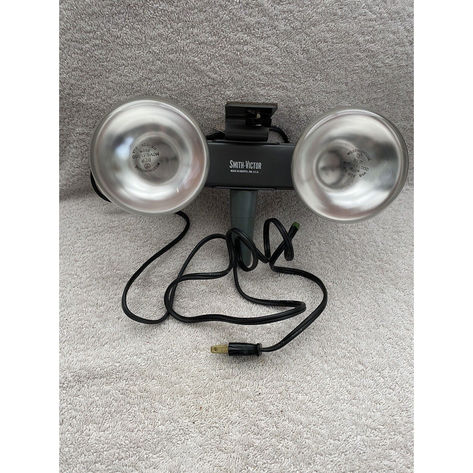 Vintage Smith-Victor E23714 L20 Light Bar W/Original Box – Works Great – Movies