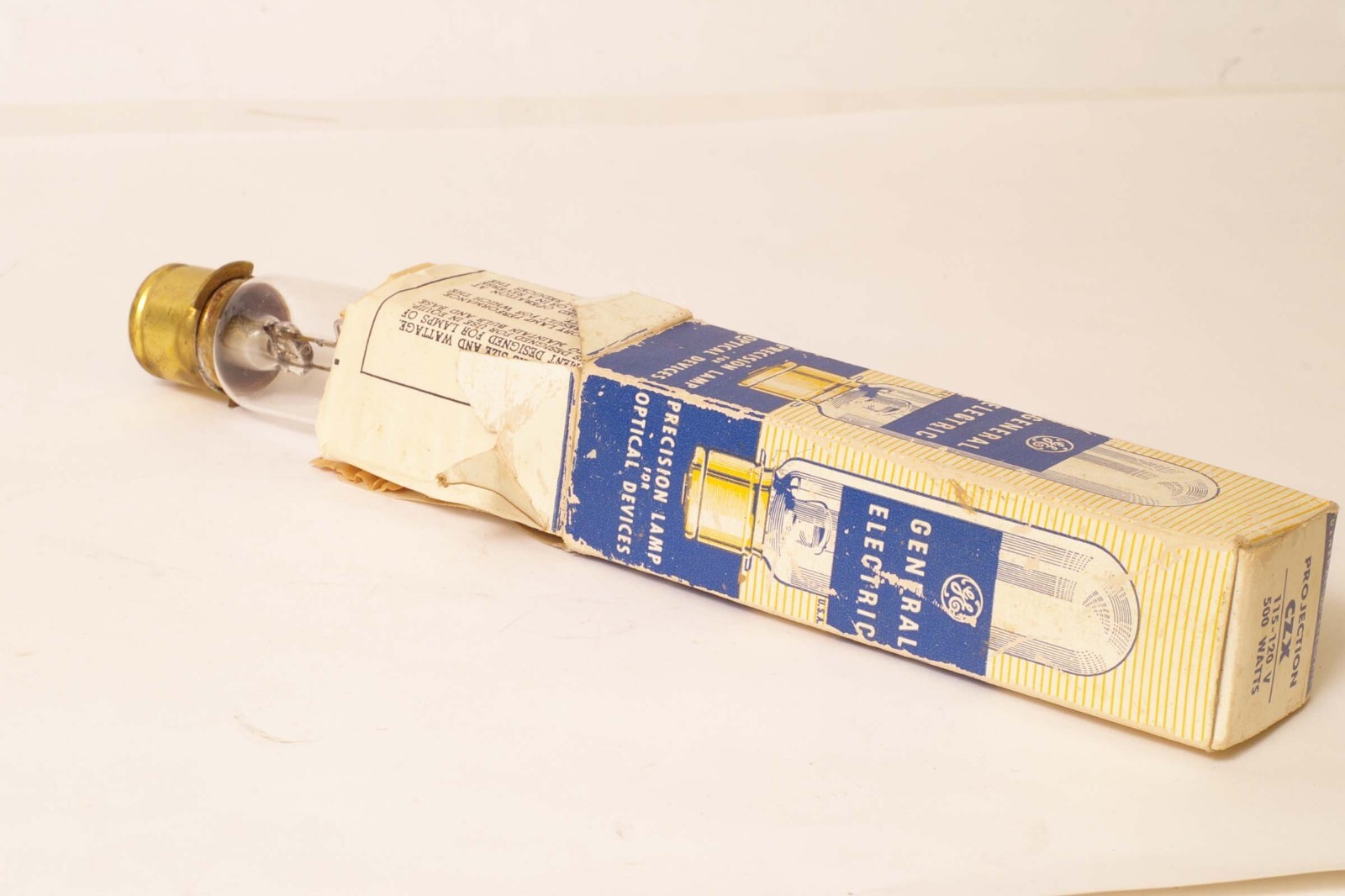 F95320~ CZX (CAD) GE 500W 120V Bulb Lamp View-Master