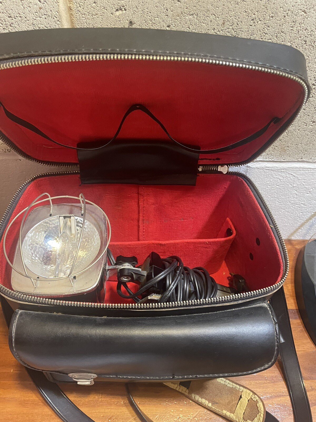 Vintage Electric Sun Gun II 2 Movie Light Sylvania SG-55 Vintage W/ Leather Case