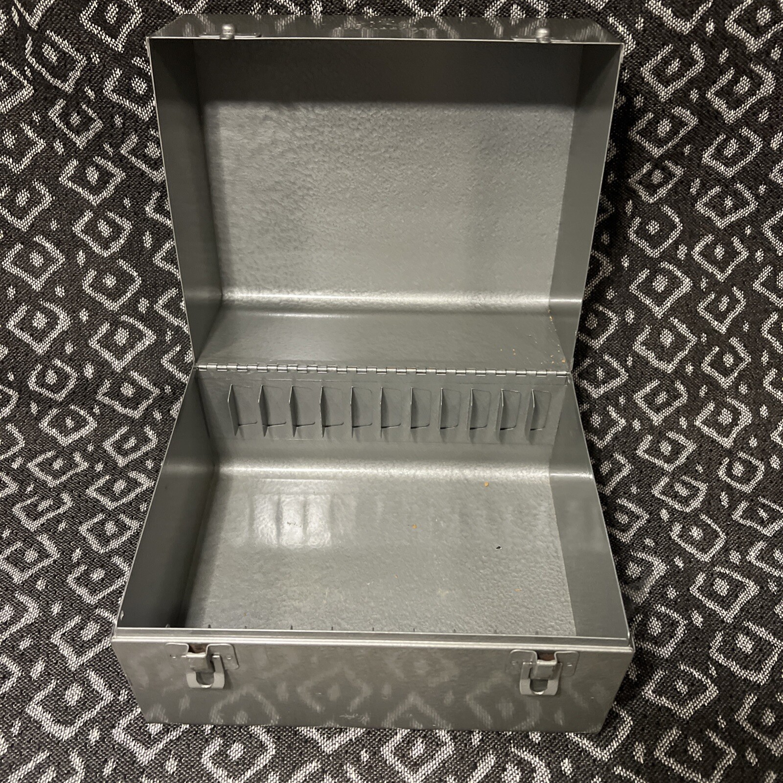 8mm Film Brumberger Carrying Case Holds 12 7″ Reels – Empty no reels FREE SHIP!