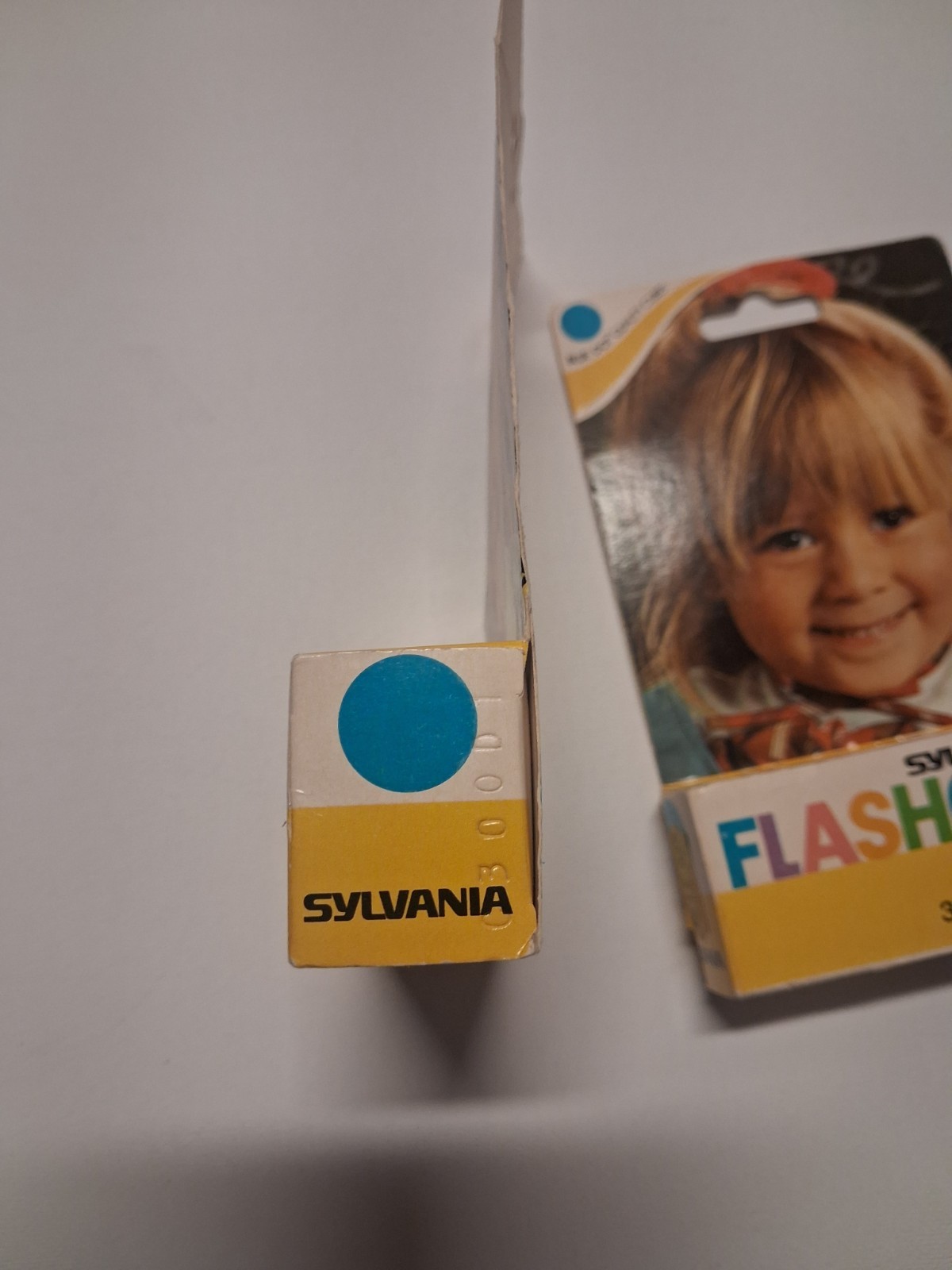Vintage lot of two 3 Pack ( 12 Flash ) Sylvania Blue Dot Camera Flashcubes