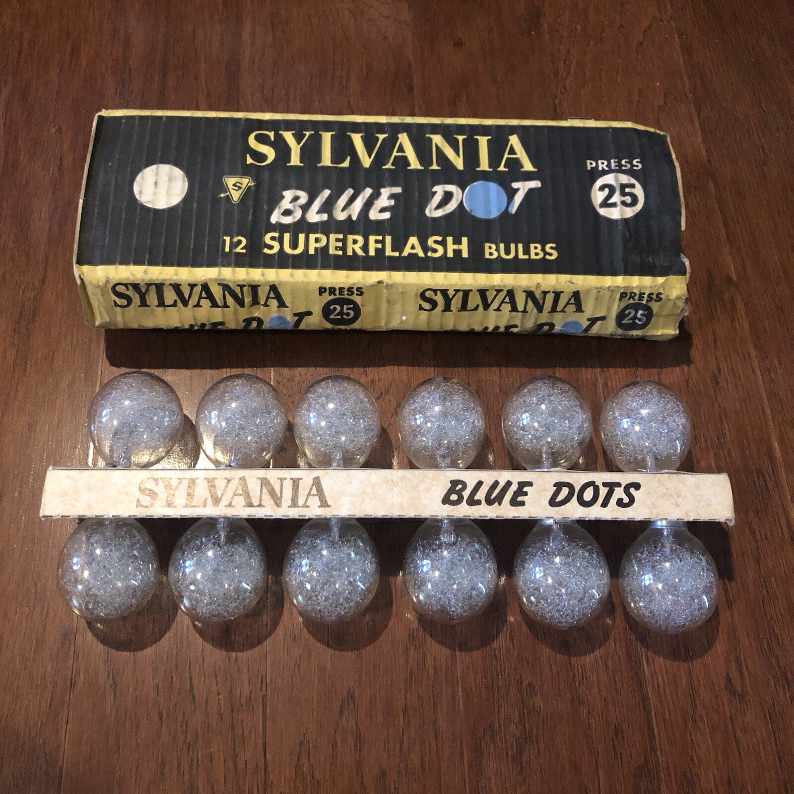 26 Unused SYLVANIA Blue Dot Vintage Clear FLASHBULBS Camera Flash Photos