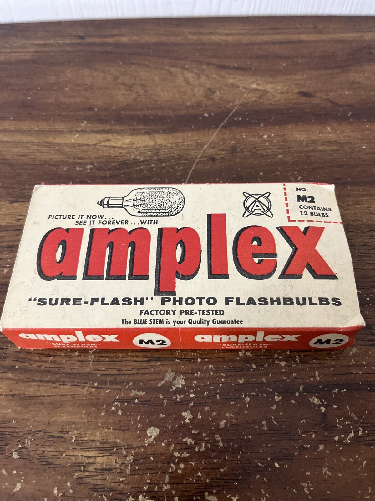 AMPLEX “Sure-Flash” Photo Flashbulbs No.M2 (New Old Stock) 12 Bulbs