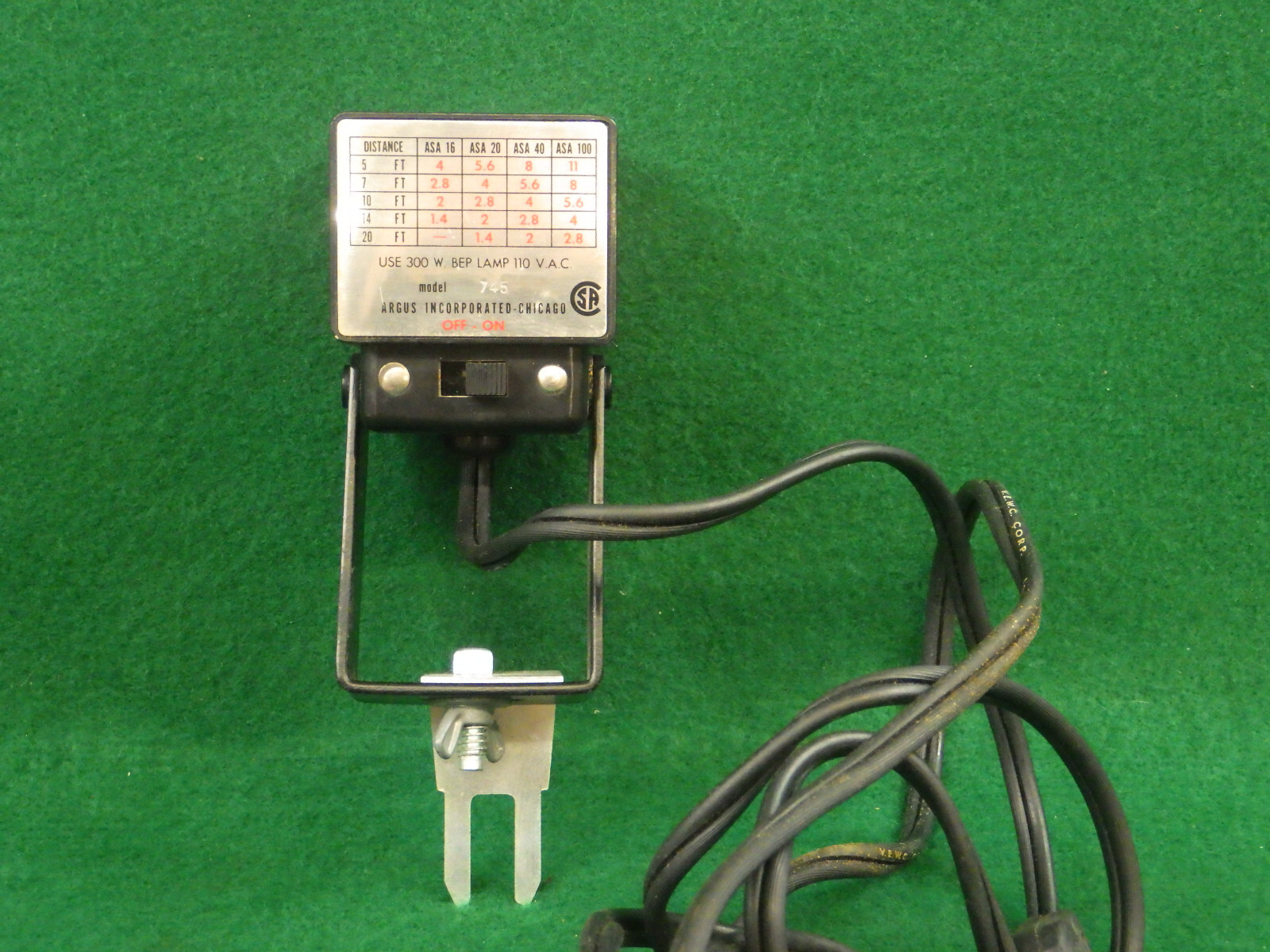 Vintage RARE Hot Shoe mounted Argus 300W Movie Light – Model 745 8mm 16mm