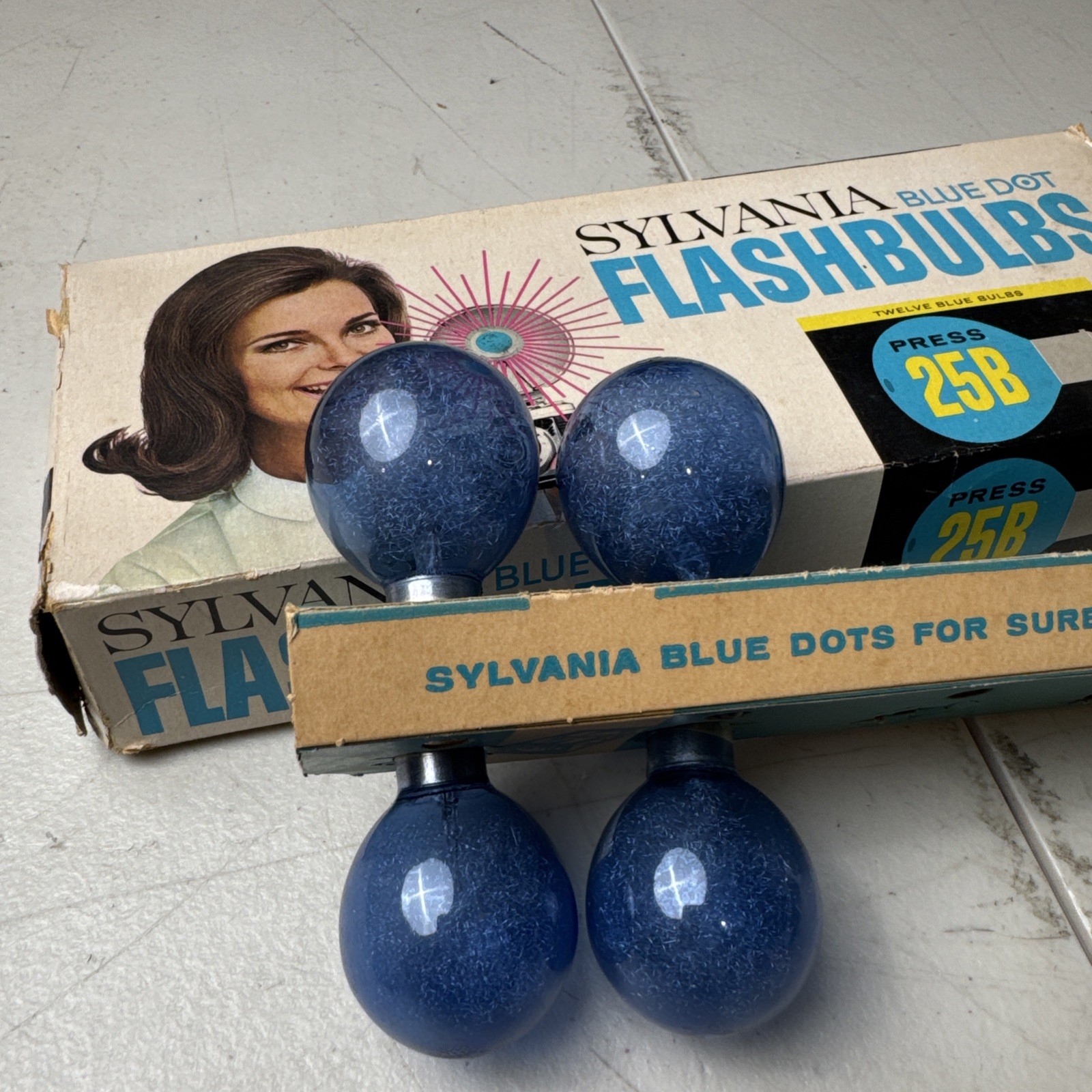 4 VTG Sylvania Blue Dot Flash Bulbs Press 25B for Polaroid Cameras